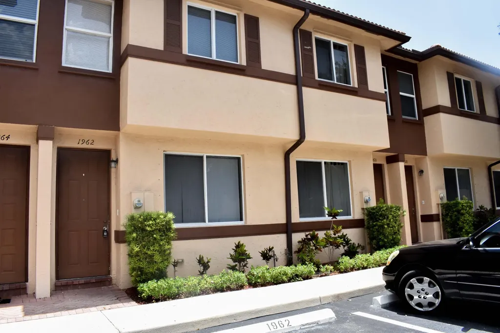 1962 Alamanda Way Riviera Beach FL 33404