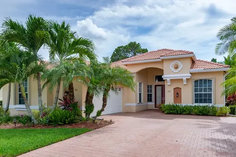 701 SW Lake Charles Circle Port St Lucie FL 34986