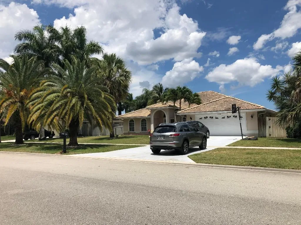 138 Park Road N Royal Palm Beach FL 33411