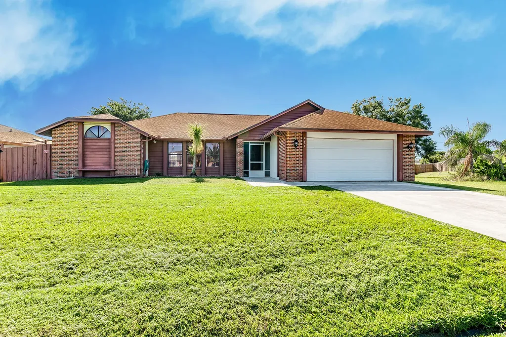 2207 SE Glover Street Port St Lucie FL 34984