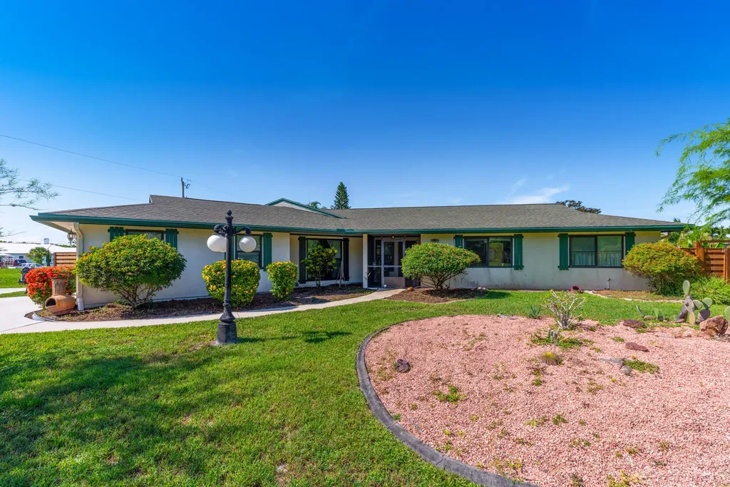 874 SE Polynesian Avenue Port St Lucie FL 34983