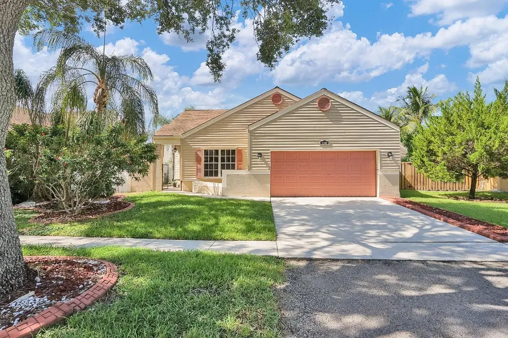1040 SW 85th Avenue Pembroke Pines FL 33025