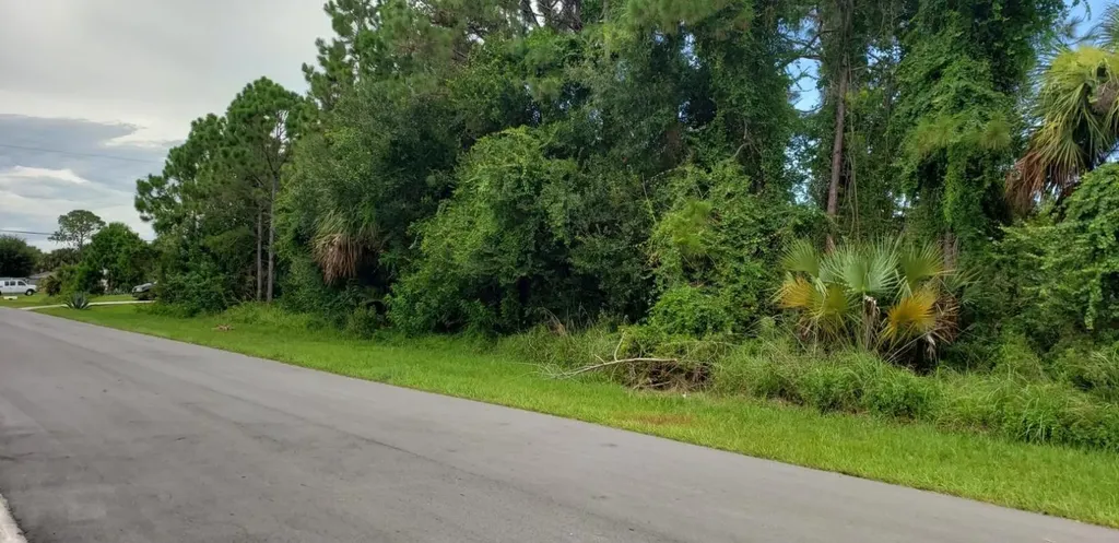 1975 SW Gold Lane Port St Lucie FL 34953