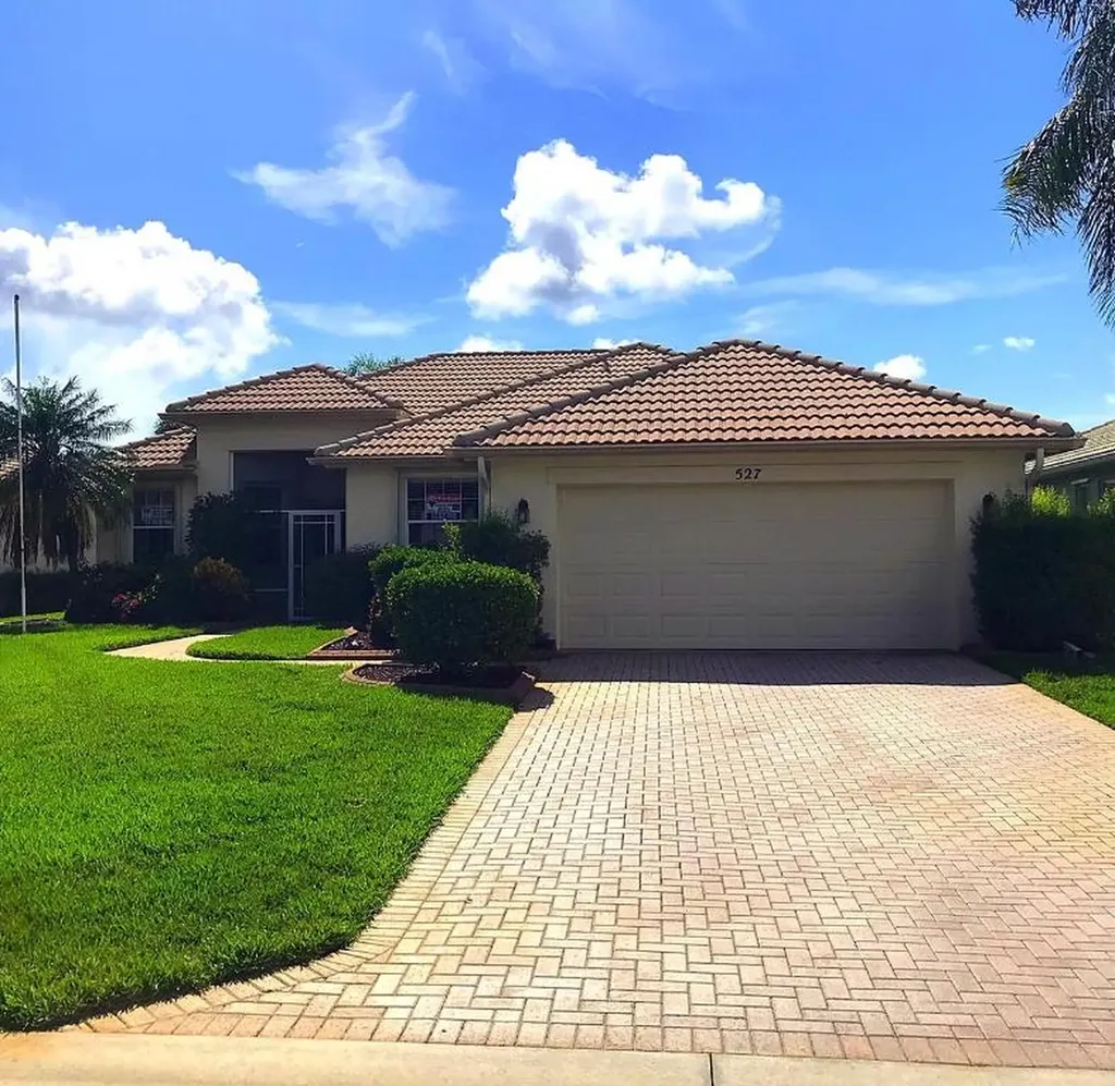 527 NW Waverly Circle Port St Lucie FL 34983
