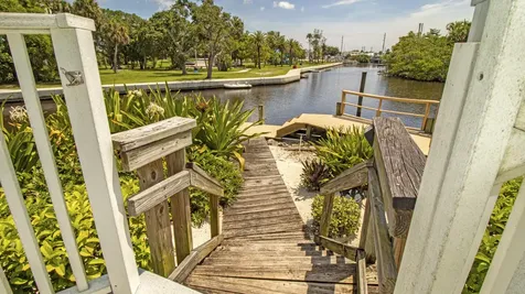 556 SW Saint Lucie Crescent Stuart FL 34994