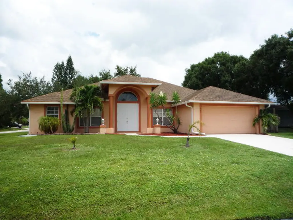 1325 SW Bartell Avenue Port St Lucie FL 34953