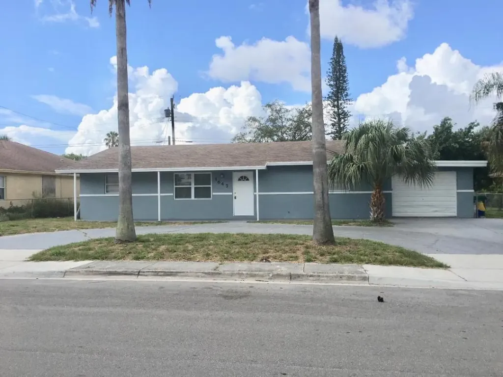 1647 W 17th Street Riviera Beach FL 33404