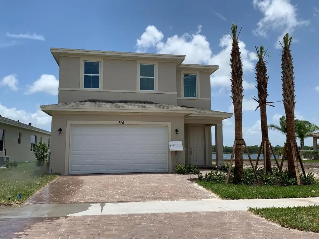 719 NW Leonardo Circle Port St Lucie FL 34986