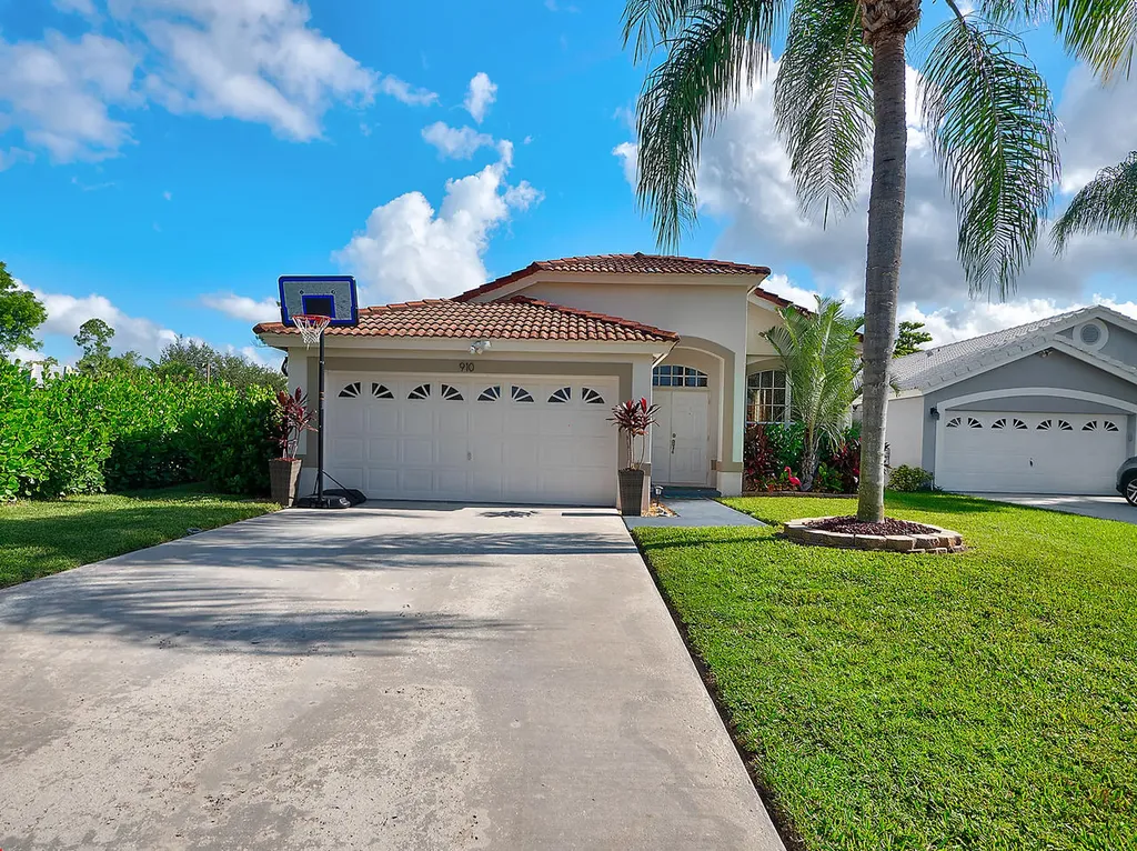 910 Lake Wellington Drive Wellington FL 33414
