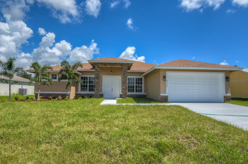 525 SW Kabot Avenue Port St Lucie FL 34953
