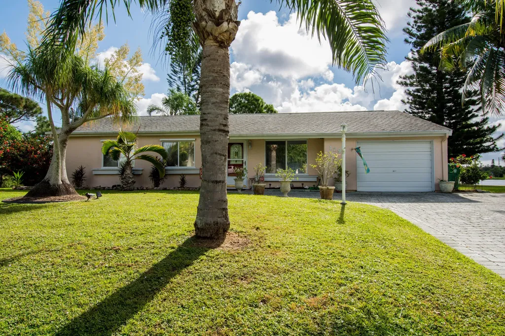 1298 SE Rickenbacker Terrace Port St Lucie FL 34952