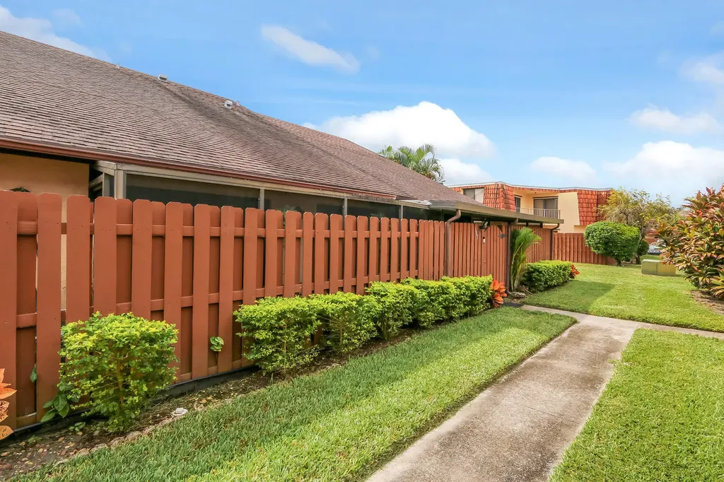 101 Springdale Circle Palm Springs FL 33461
