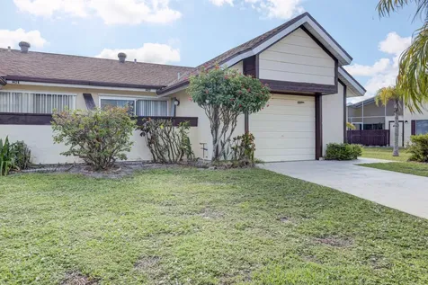1422 SE Larkwood Circle Port St Lucie FL 34952
