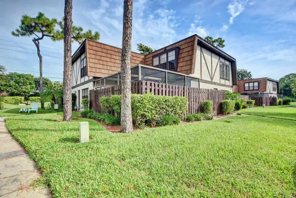 102 Weybridge Circle Royal Palm Beach FL 33411