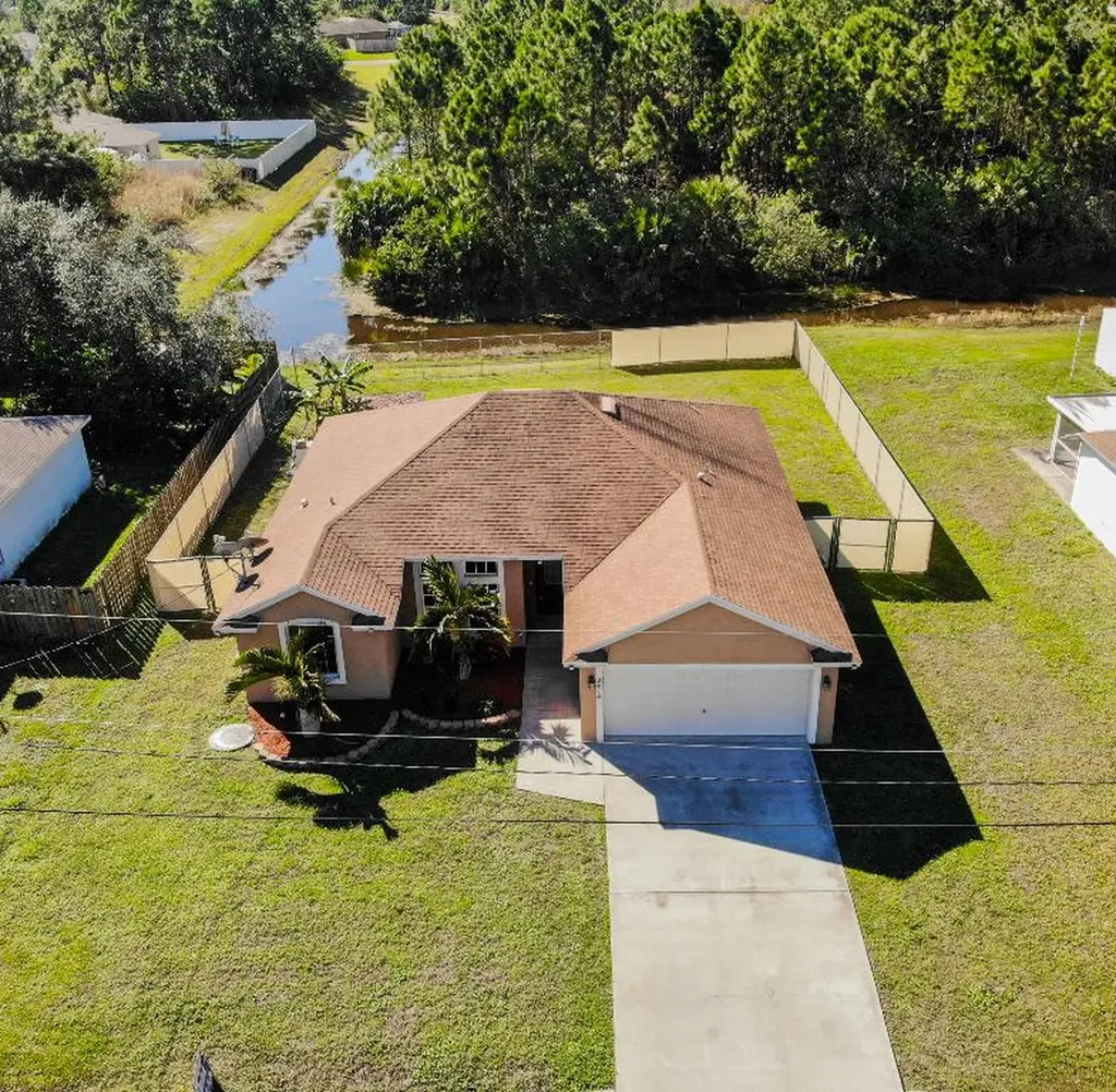 2414 SW Fairgreen Road Port St Lucie FL 34953