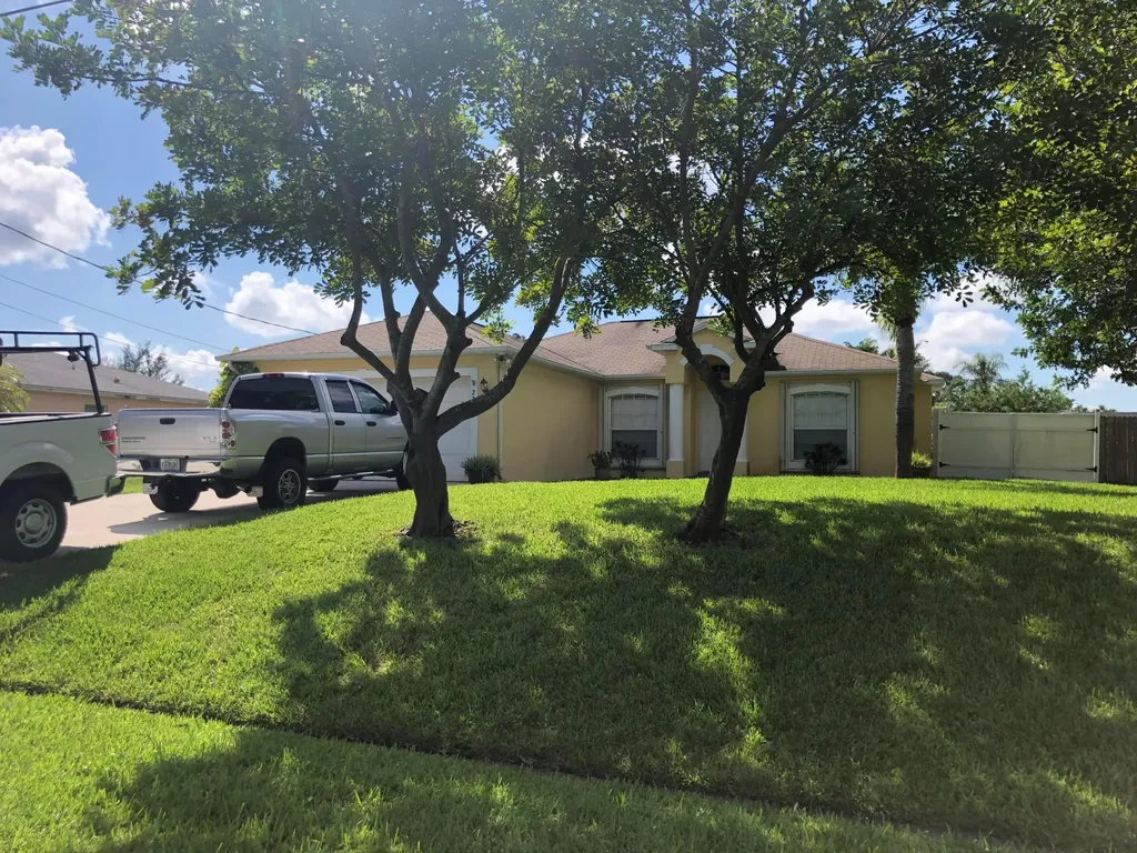2238 SW Dapsco Avenue Port St Lucie FL 34953