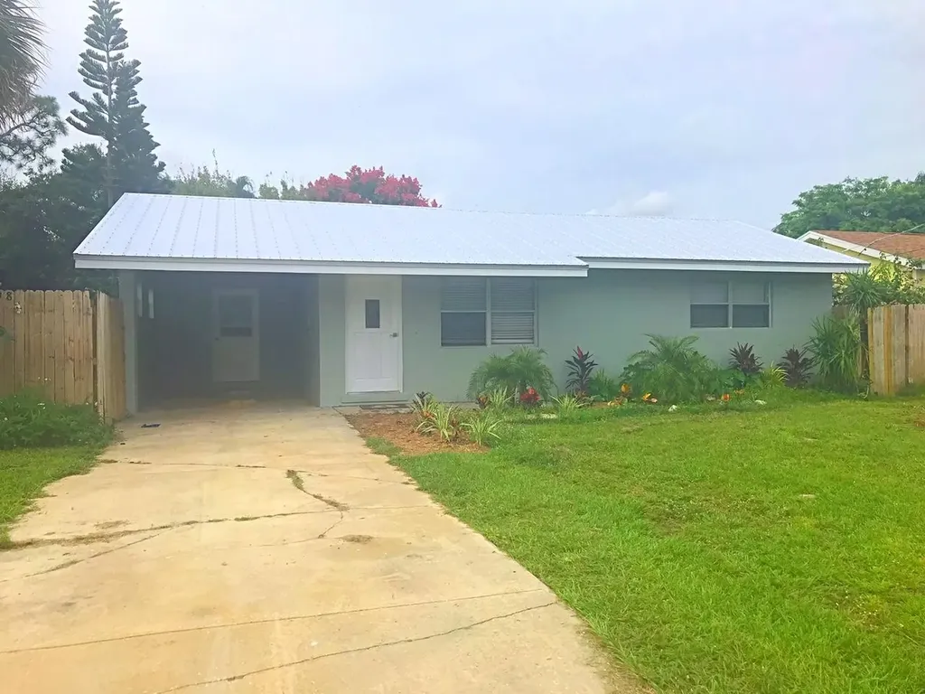 3298 SE Golden Gate Avenue Stuart FL 34997