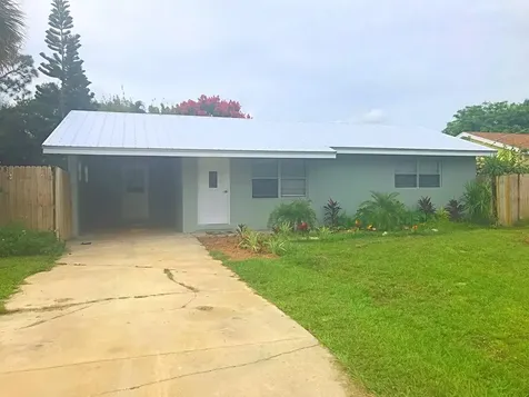 3298 SE Golden Gate Avenue Stuart FL 34997