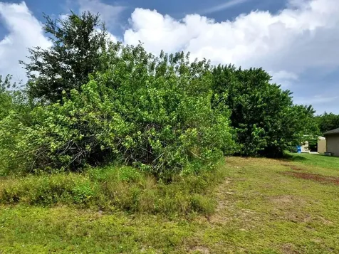 579 SW Jeanne Avenue Port St Lucie FL 34953