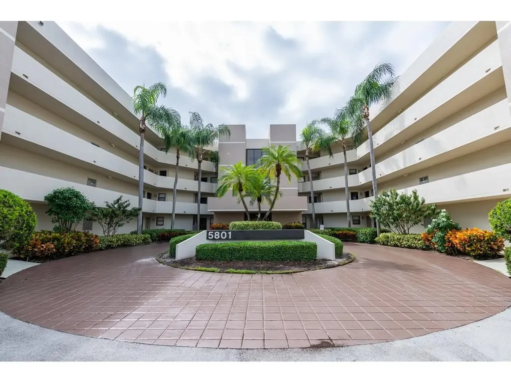 5801 Camino Del Sol Boca Raton FL 33433
