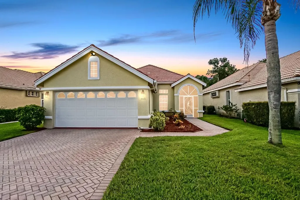 703 SW Saint Vincent Cove Port St Lucie FL 34986