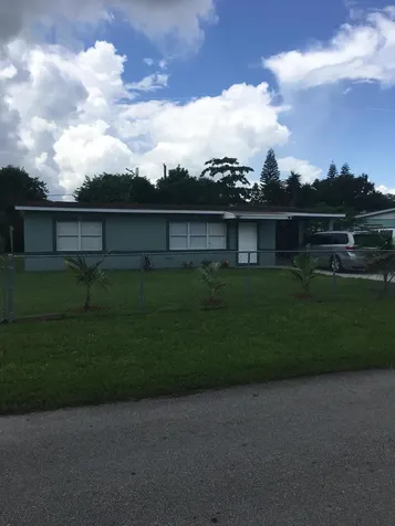 1023 Gatewood Avenue Fort Pierce FL 34982