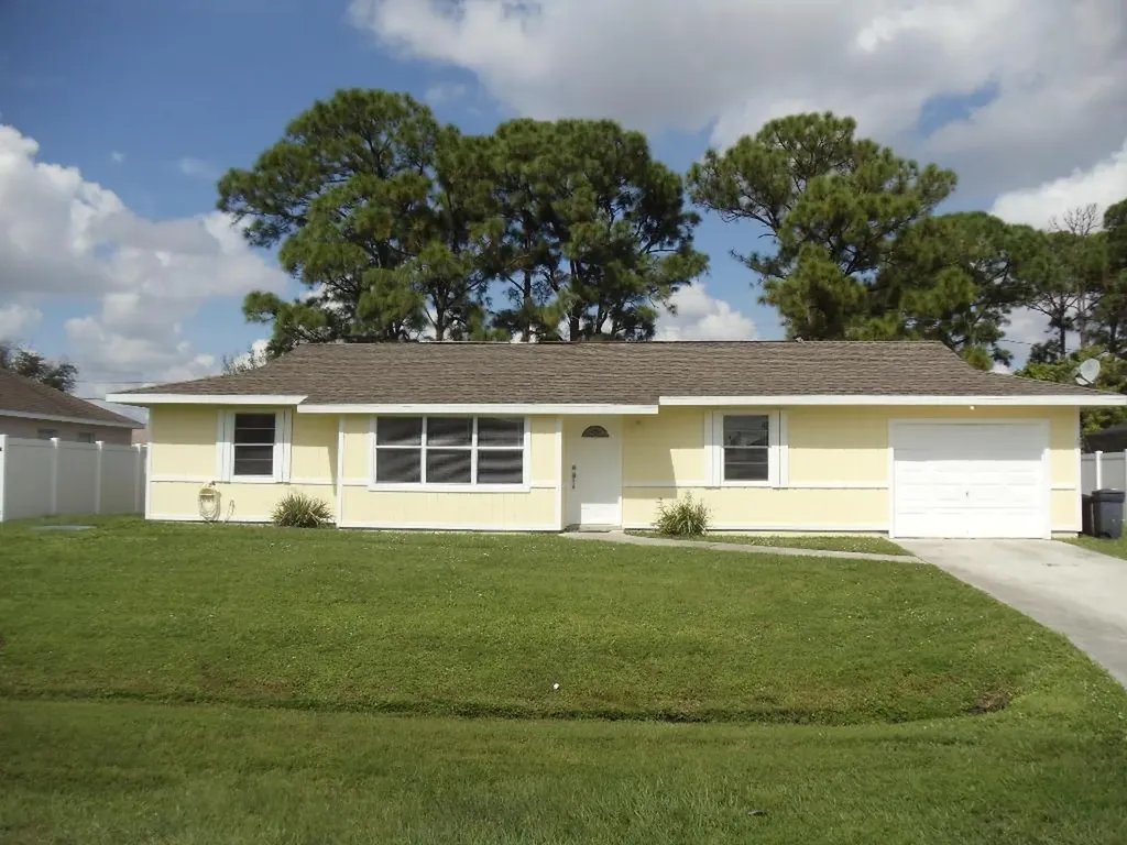 957 SW John Maccormack Terrace Port St Lucie FL 34953