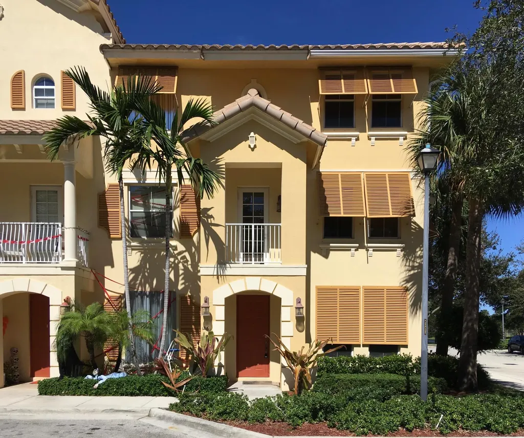 1216 Via De Fossi Boynton Beach FL 33426