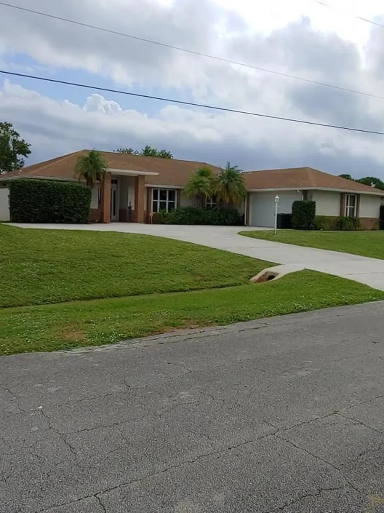 2057 SE Isabell Road Port St Lucie FL 34952