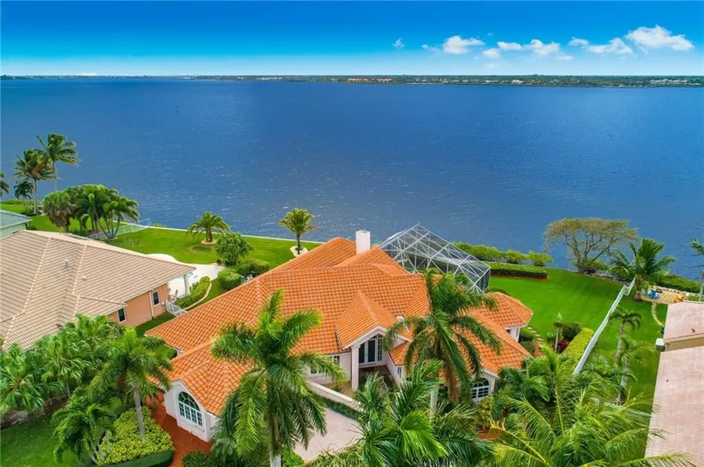 1530 SE Ballantrae Court Port St Lucie FL 34952