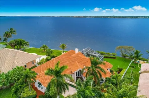 1530 SE Ballantrae Court Port St Lucie FL 34952