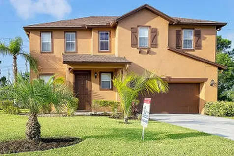 5812 NW Breezy Brook Court Port St Lucie FL 34986