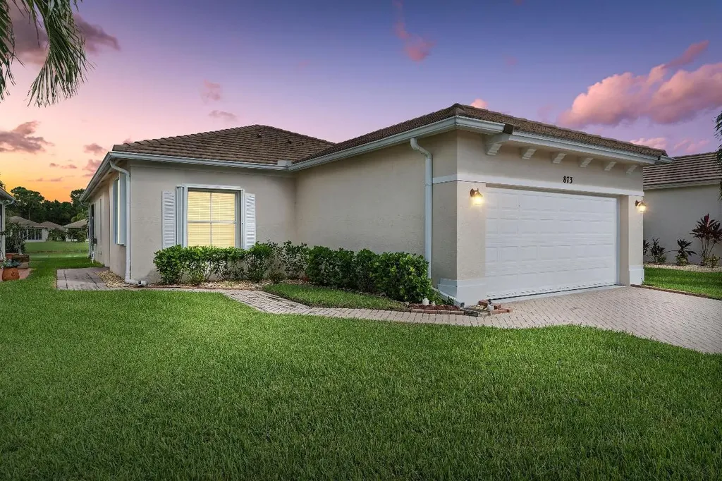 873 SW Rocky Bayou Terrace Port St Lucie FL 34986