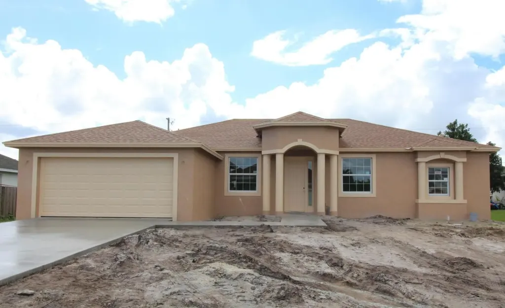 572 SW Prater Avenue Port St Lucie FL 34953