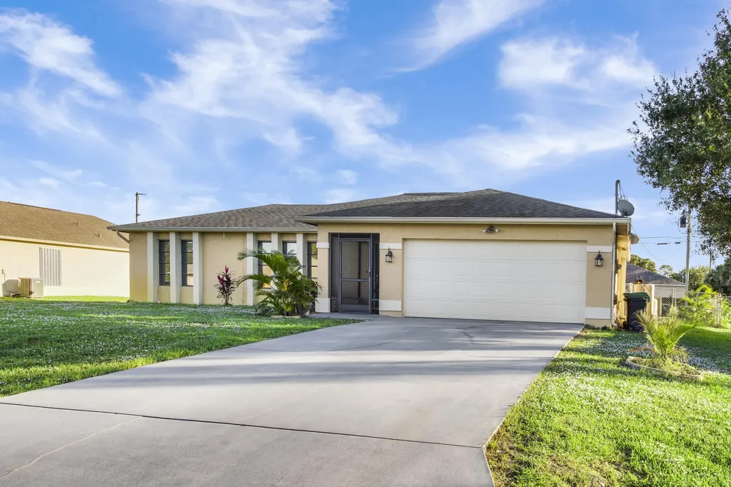 1014 SW Goodman Avenue Port St Lucie FL 34953