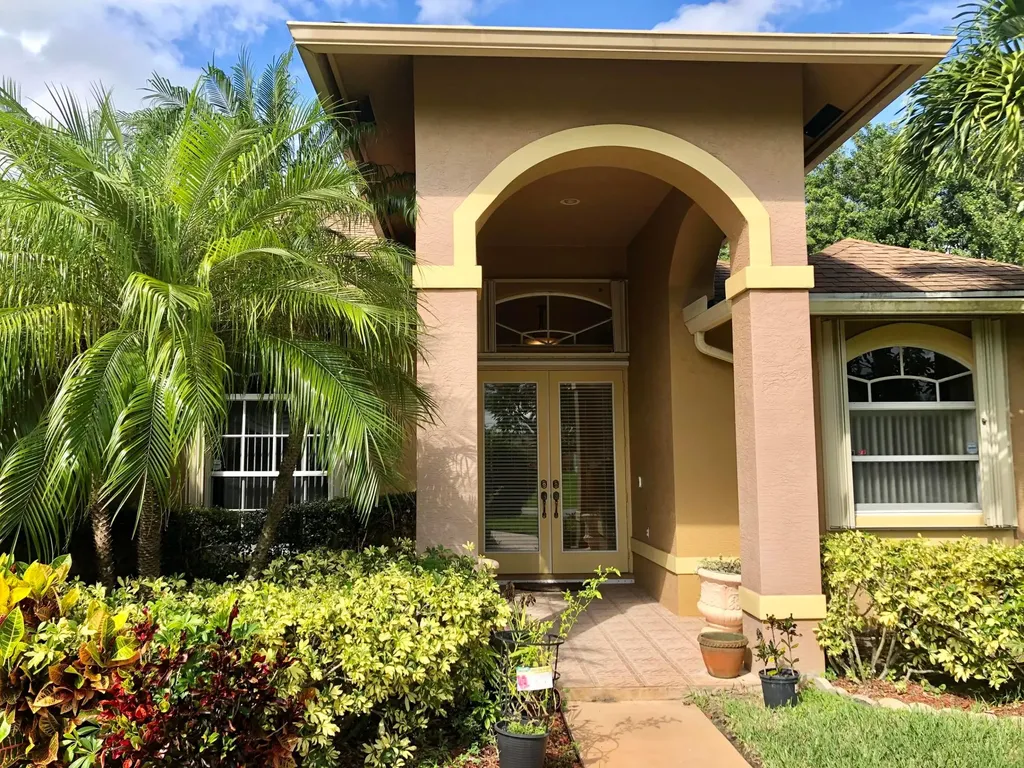 819 SW Mccoy Avenue Port St Lucie FL 34953