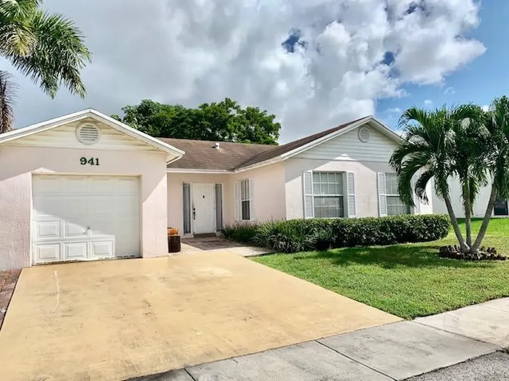 941 SW 88th Avenue Pembroke Pines FL 33025