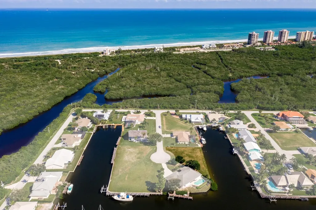 15 Crown Court Hutchinson Island FL 34949