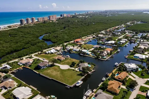 15 Crown Court Hutchinson Island FL 34949