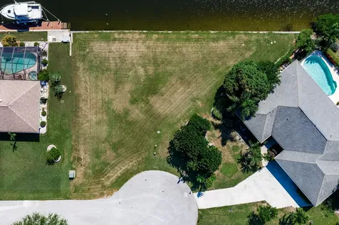 15 Crown Court Hutchinson Island FL 34949
