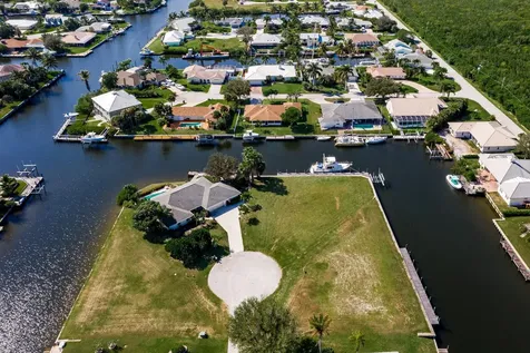 15 Crown Court Hutchinson Island FL 34949