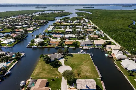 15 Crown Court Hutchinson Island FL 34949