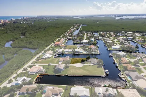 15 Crown Court Hutchinson Island FL 34949