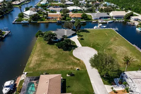 15 Crown Court Hutchinson Island FL 34949