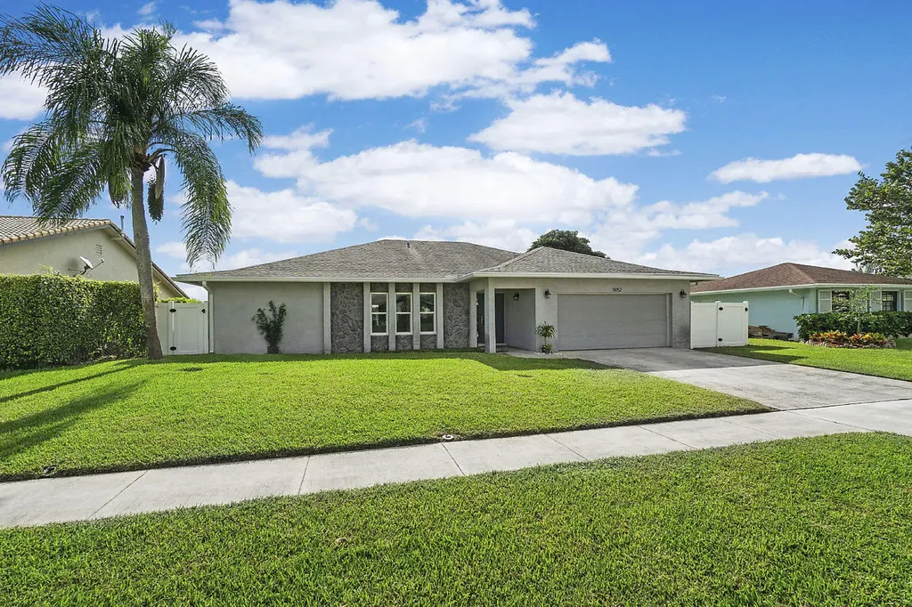 5052 Woodstone Circle N Lake Worth FL 33463