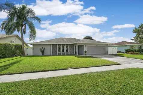 5052 Woodstone Circle N Lake Worth FL 33463