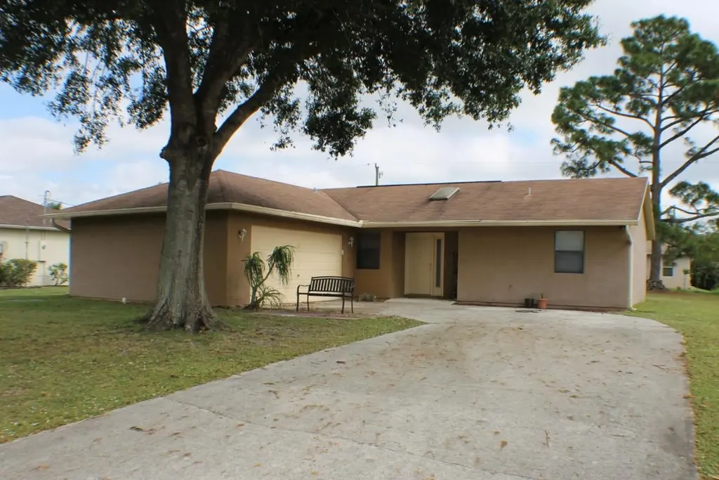1581 SW Curtis Street Port St Lucie FL 34983
