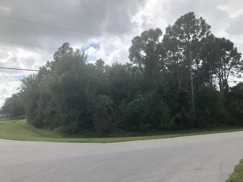 2002 SW Beauregard Street Port St Lucie FL 34953