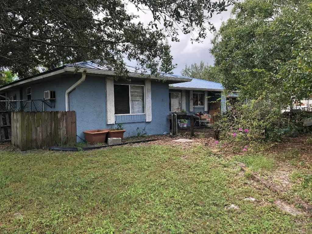 2125 SE East Dunbrooke Circle Port St Lucie FL 34952
