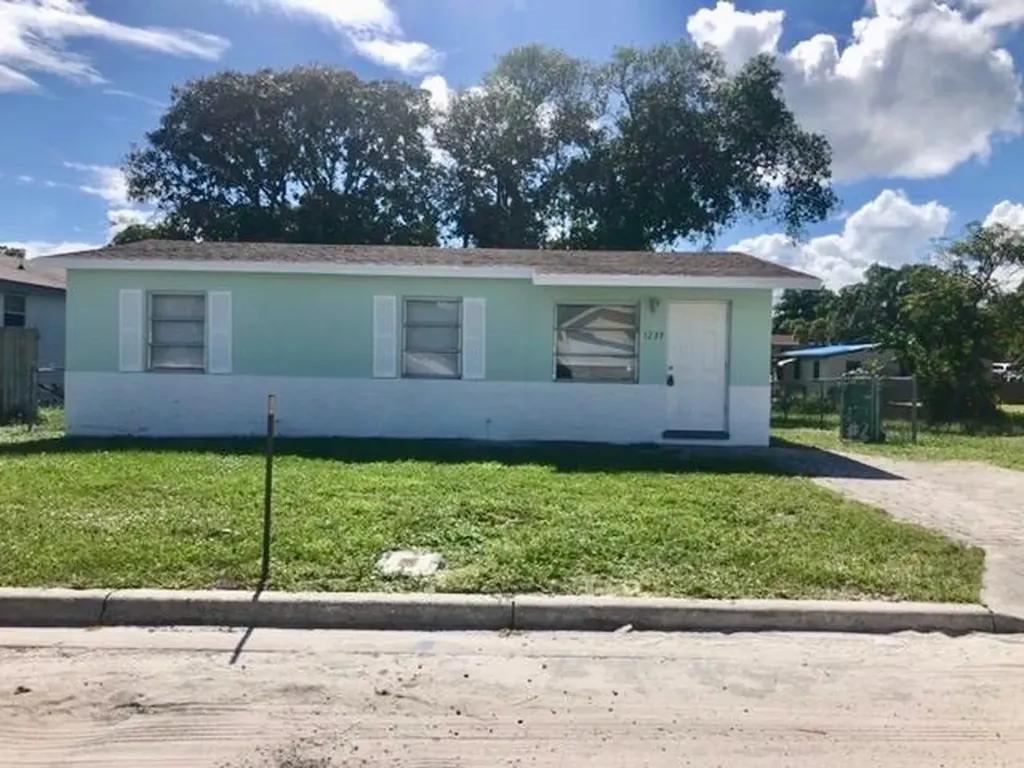 1233 W 36th Street Riviera Beach FL 33404
